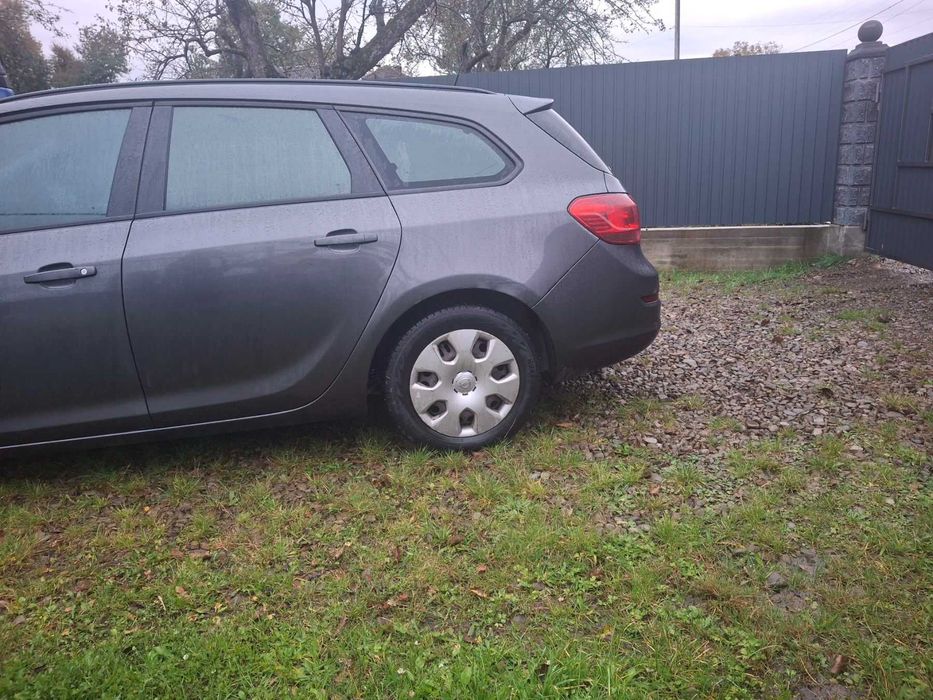 Опель Астра J 2011