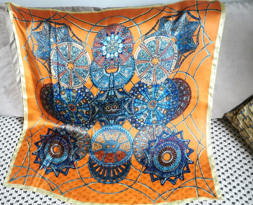 Jedwabna apaszka chusta