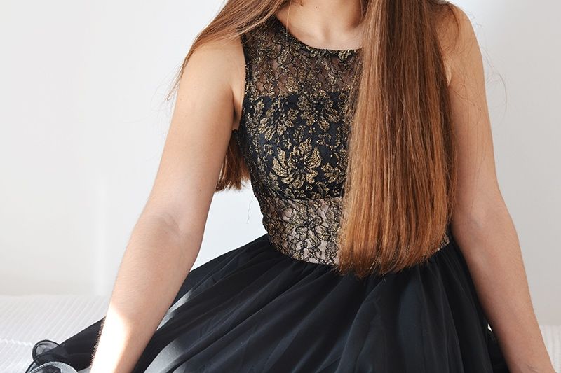 Vestido Baile de Finalistas ou Cerimóni preto renda dourado