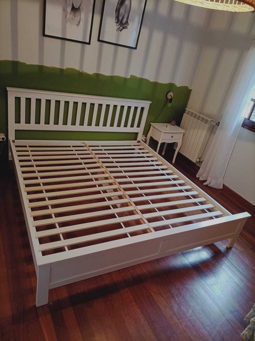 Cama 180 X 200 e/ou mesinhas de cabeceira