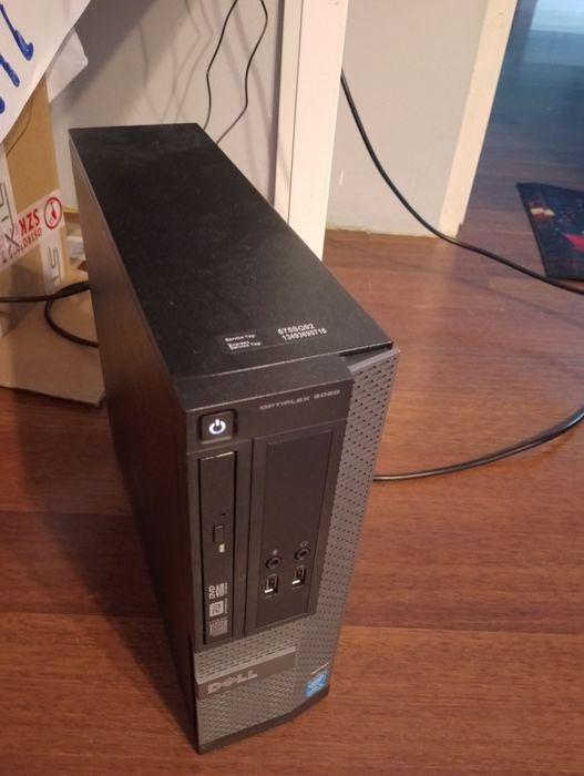 Komputer stacjonarny zestaw (komputer, monitor, mysz, klawiatura)