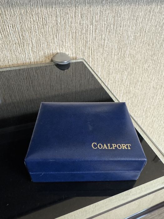 Гарна вінтажна брошка з трояндою coalport в коробочці