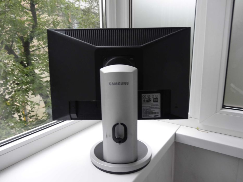 Монитор 19" Samsung 940ВW PLUS  Серебристый