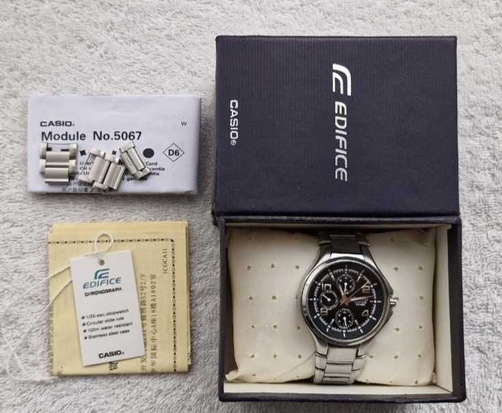 Nowy zegarek Casio Edifice z dokumentami