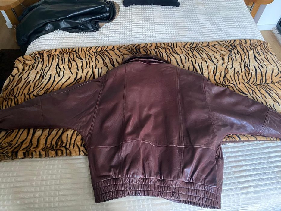 Casaca castanha/bordeaux em couro