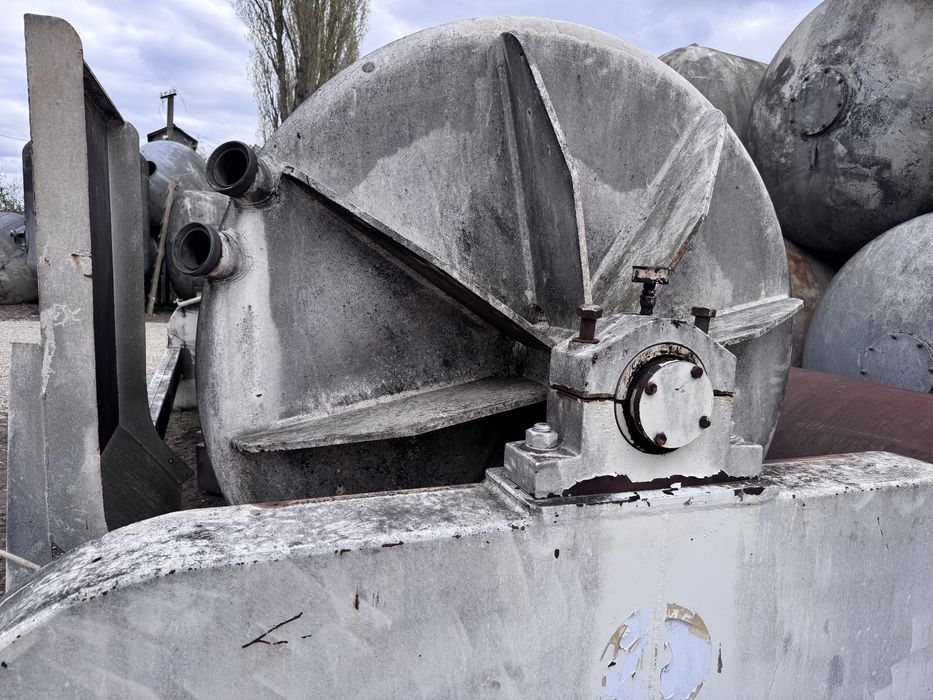 Промисловий прес для винограду