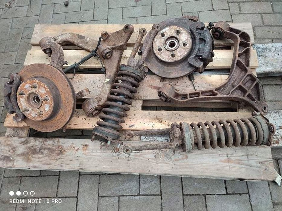 JEEP CHEROKEE KJ ZWROTNICA LEWA PRZÓD