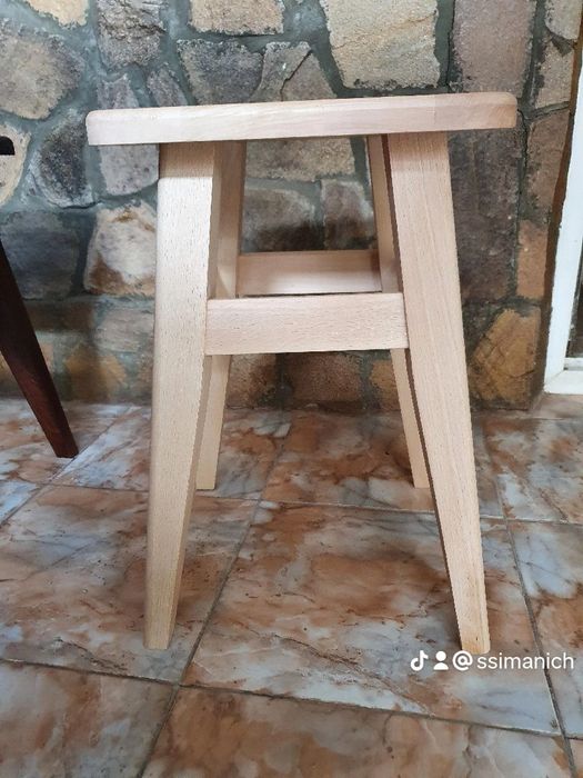 Табурет деревяний