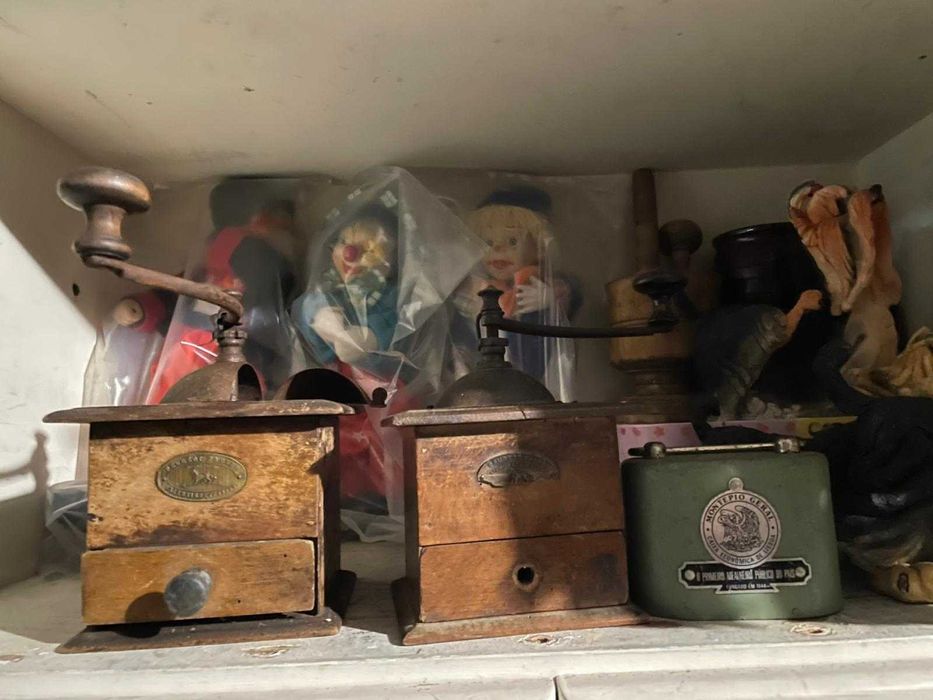 2 moinhos d café em madeira antigos