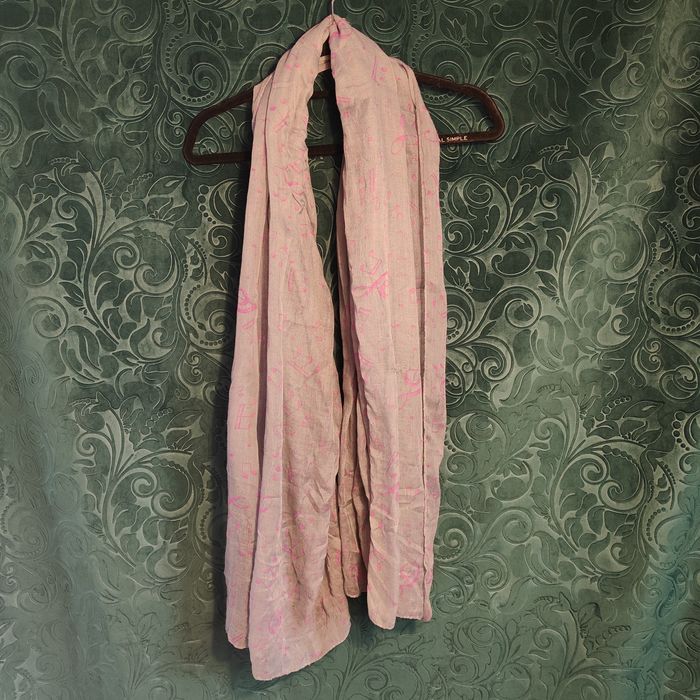 Szaroniebieska apaszka w nuty