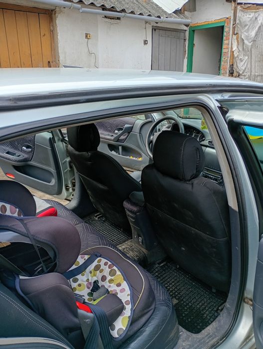 Автомобіль Рено лагуна 2