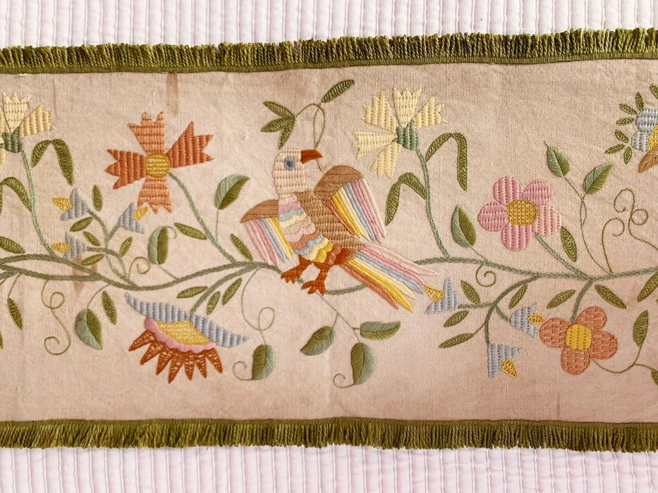 Naperon longo em bordado de Castelo Branco