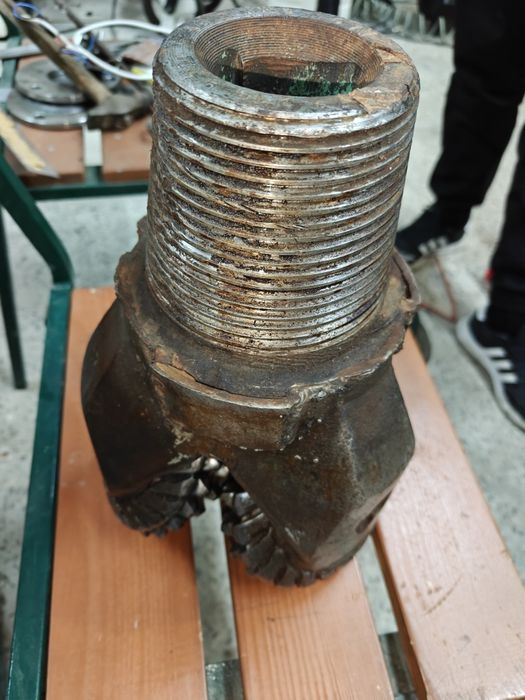 Продам долото шарошка 215
