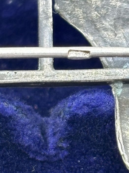 Broszka okienko 2051