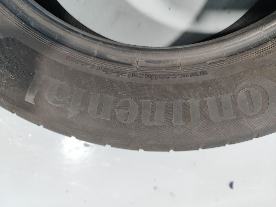 2 Pneus semi novos 205-55R16 Continental - 85 euros Oferta dos portes