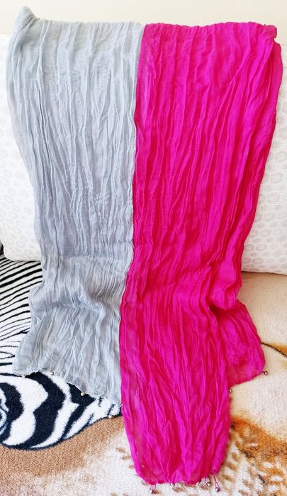 Śliczna szaro - różowa chusta na szyję