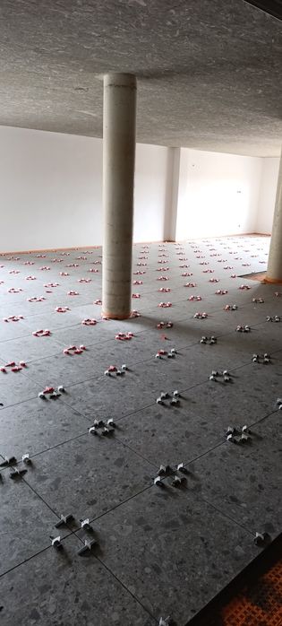 Pedreiro ladrilhador marido de alugue equipe de remodelacao