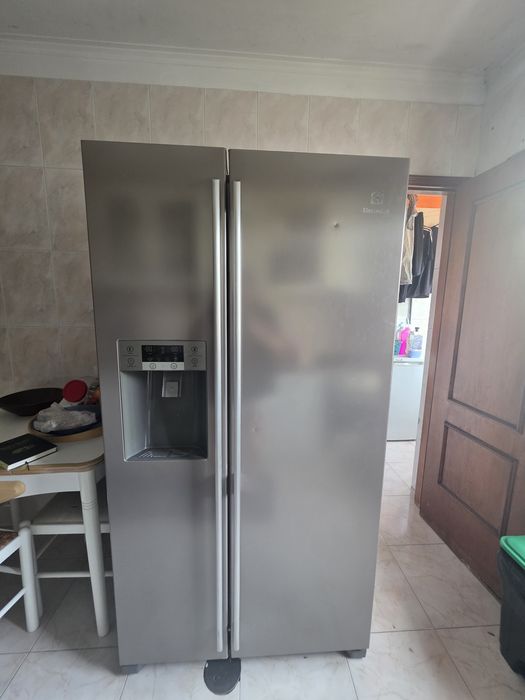 Frigorífico Electrolux Side by Side 608L – Para reparar