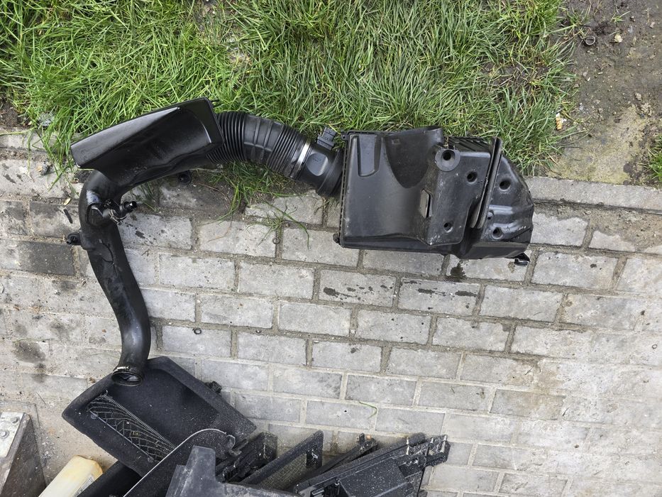 Obudowa filtra powietrza łapacz rura dolotowa dolot volvo xc70 xc60 v6