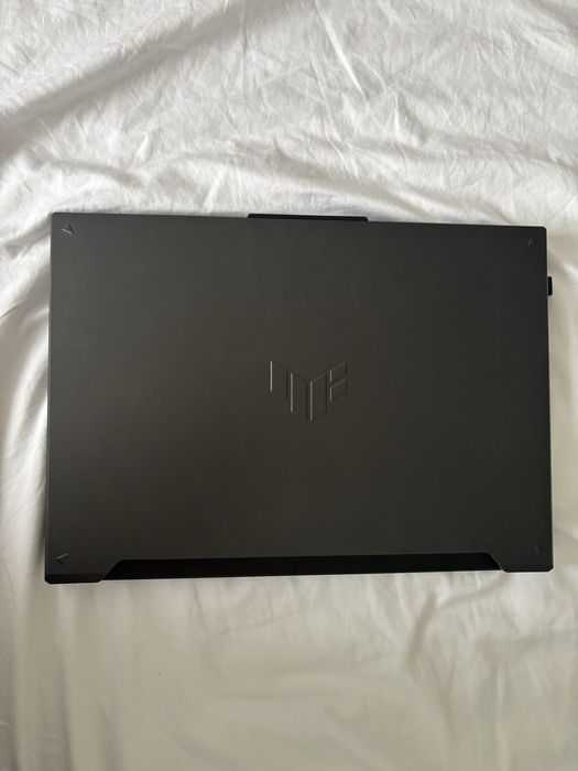 laptop gamingowy ASUS TUF Gaming F16 w bardzo dobrym stanie