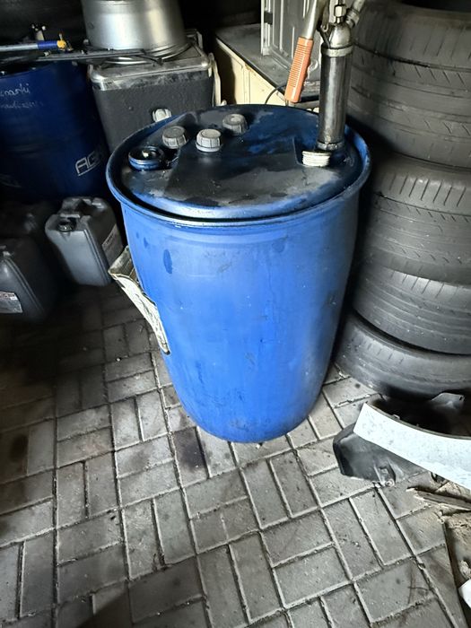 Beczka plastikowa 200l