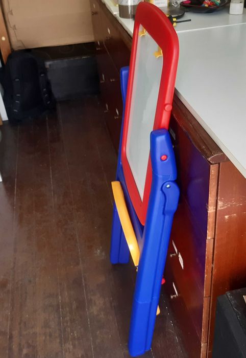 Cavalete Dobrável Plástico Toys'r'Us c/ Tabuleiro Quadro Duplo Ardósia Branco