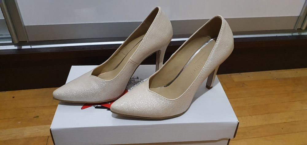 Buty na obcasie złote