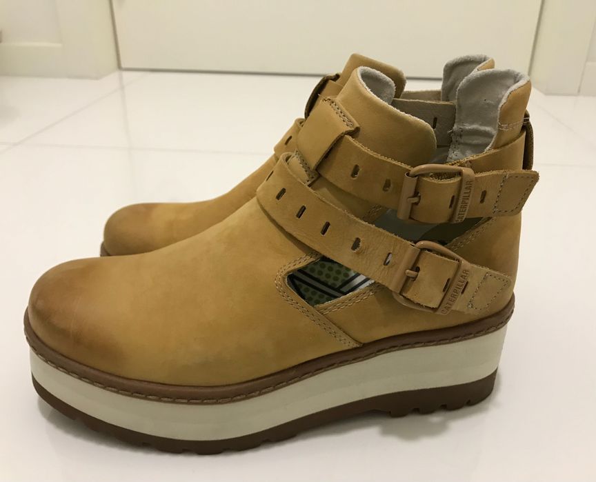 Botins de Senhora Caterpillar