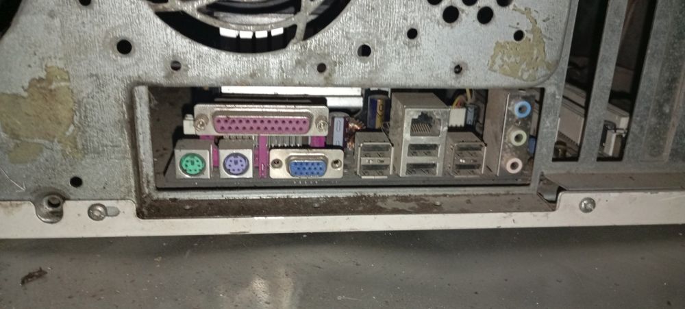 Продам 2 комп'ютера та багато запчастин до них