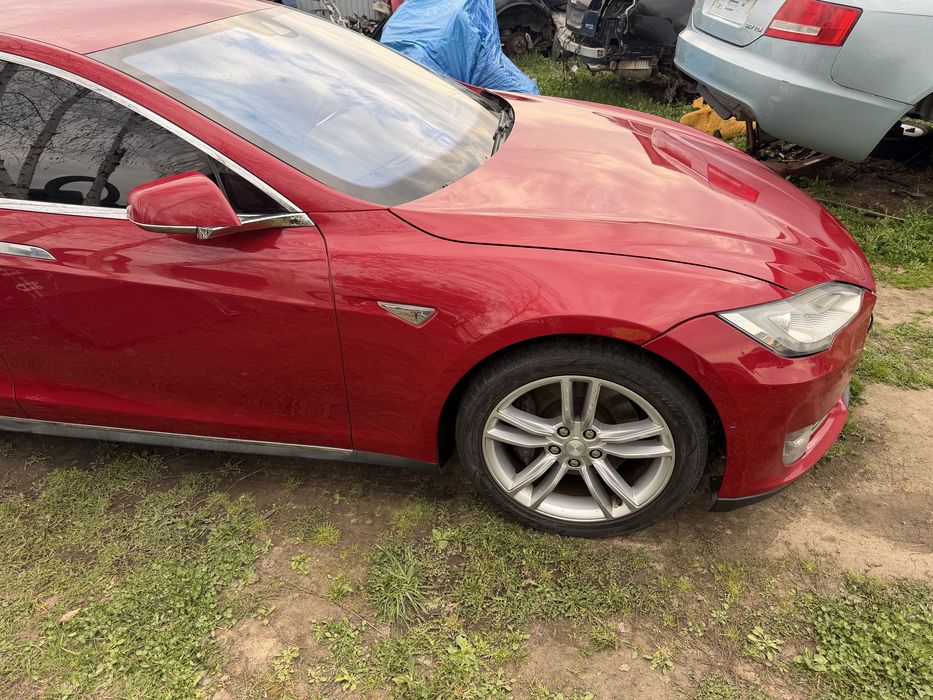 Tesla model S  85 задній привід