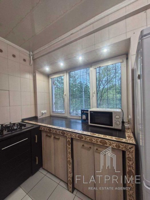 Продам 2к квартиру,2 поверх, метро, парк, пр-т Голосіївський, ТОРГ