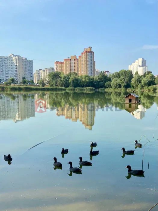 Продається 3-к квартира в самому центрі  Позняків