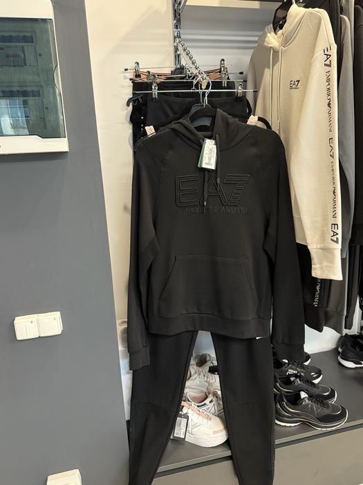 Жіночий костюм Armani, EA7