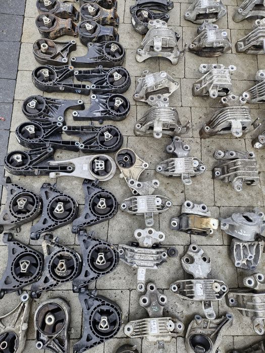 Подушка опора двигуна Opel Astra G H J Vectra B C Signum Zafira A B C Tourer  Insignia A B