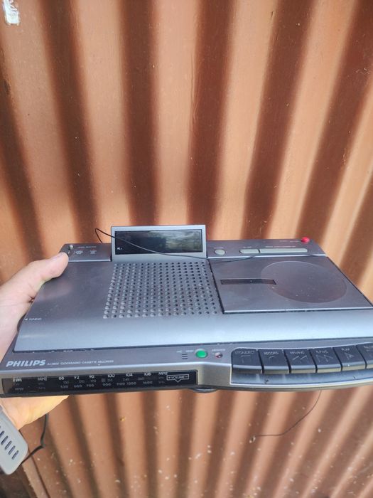 Radiobudzik magnetofon Philips lata 80