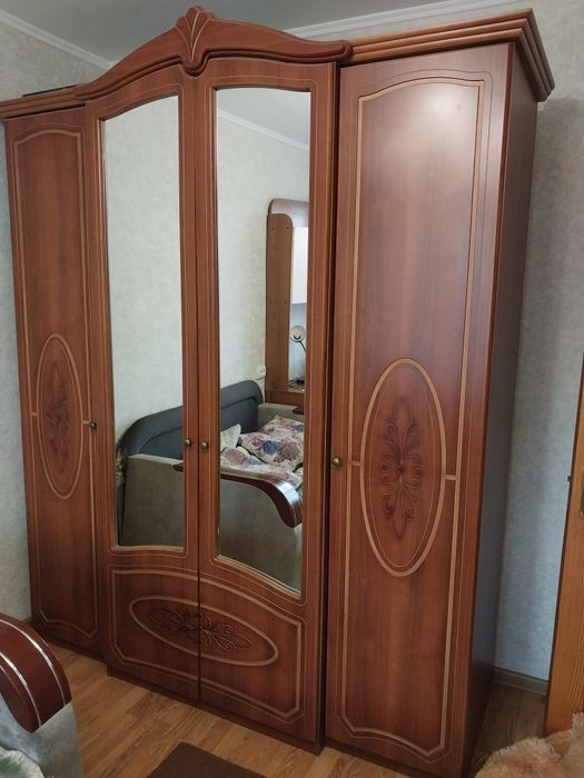 Шафа для спальної кімнати