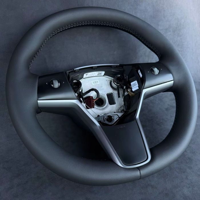 TESLA  Model 3 перетяжка керма /перешивка руля/обмін тесла