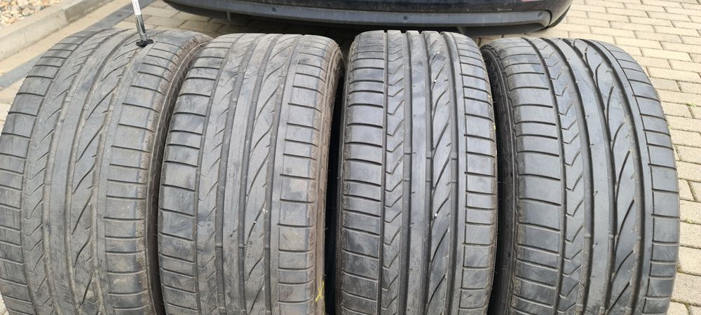 Opony komplet dobry stan 235.45.17
