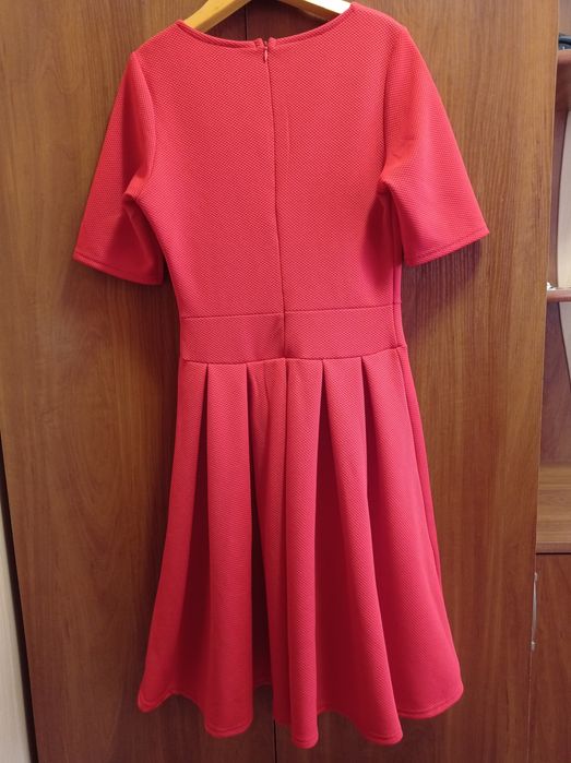 Продам червоне плаття нове, розмір М