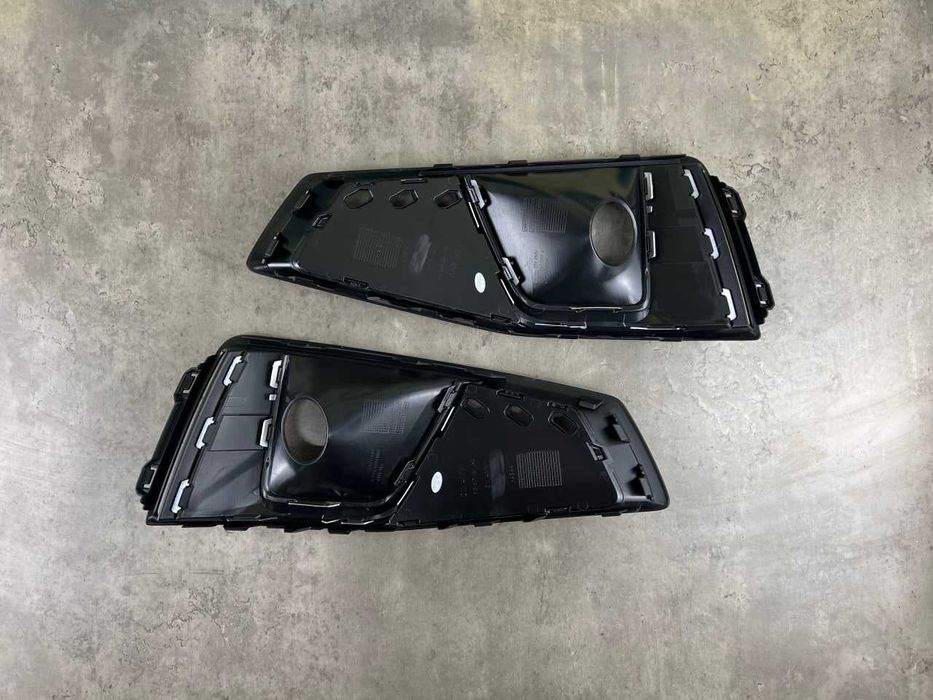 Решітка в бампер  S Line (до peст.) AUDI A4 (B9) 8W0807682 / 8W0807681