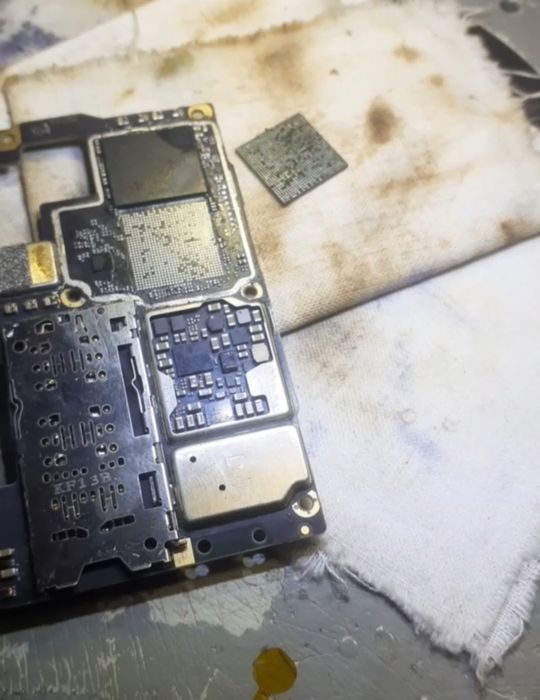 Ремонт телефонів, перекатка мікросхем телефона (реболинг)