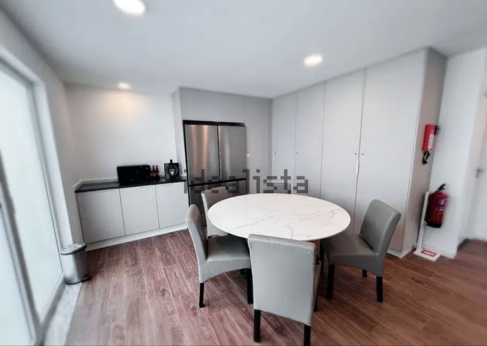 Suite / quarto com quarto de banho privado no  centro cacia