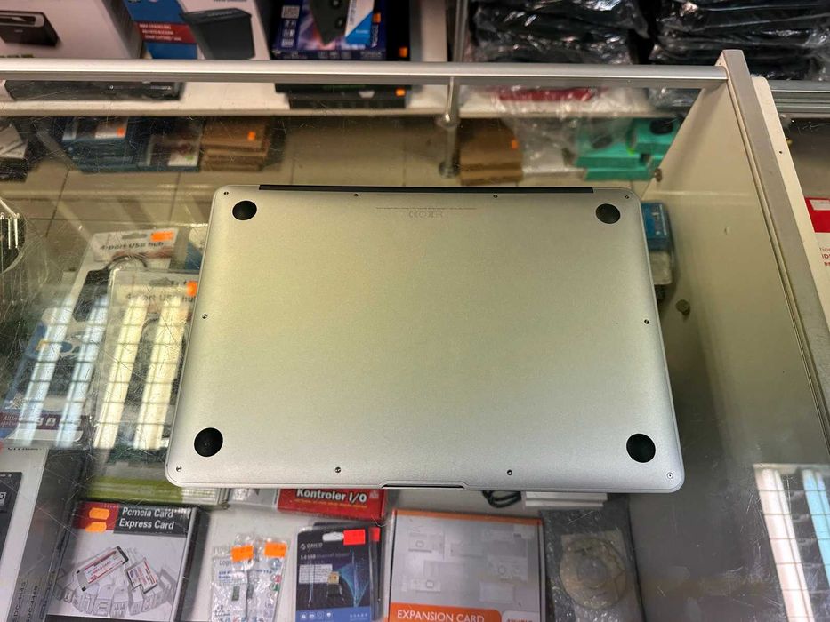 Laptop Apple MacBook Air A1466 8GB 128GB OS Sequoia 15.7