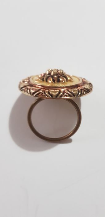 Broszka klips złocista.