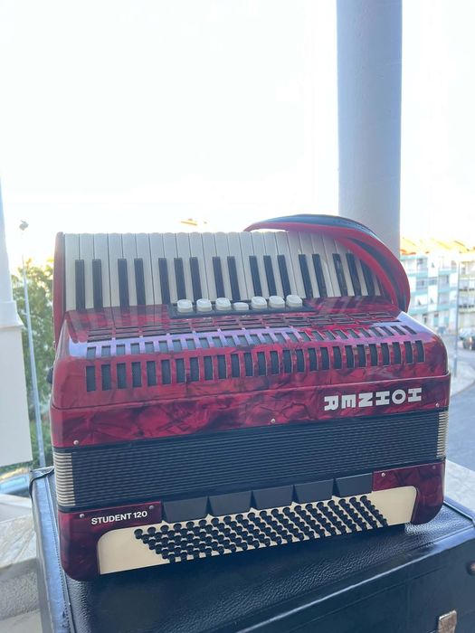 Acordeão HOHNER Student à 3a voz com 120 baixos como novo - mala e acessórios novos incluídos