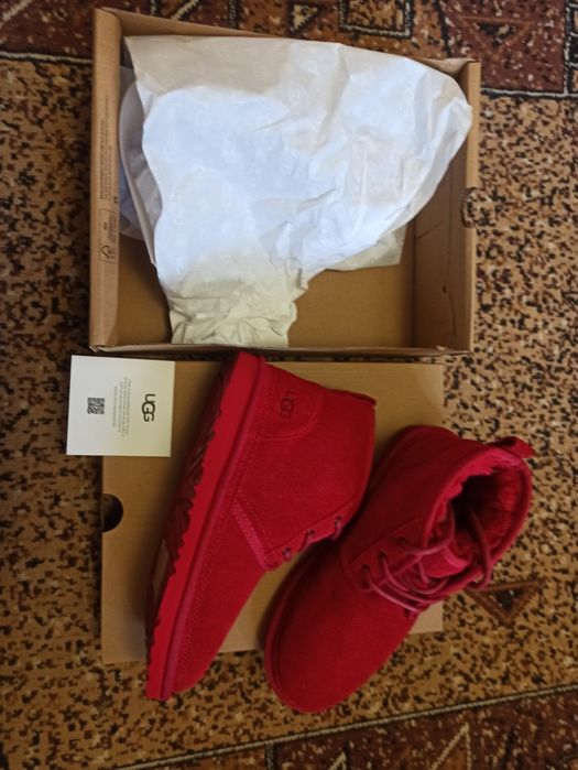 Зимние красные угги "UGG"!