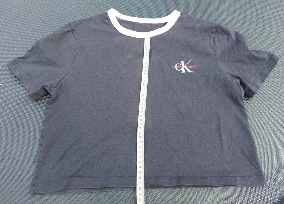 Podkoszulka Calvin Klein używana z logo na piersi lewej stronie