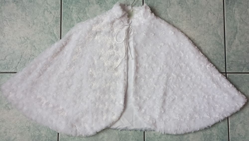 Pelerynka komunijna.