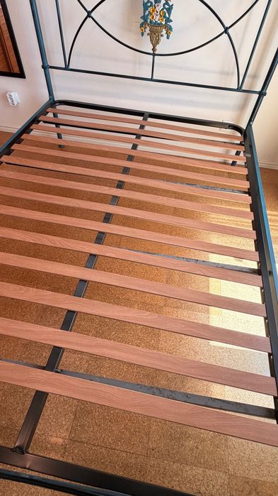 Cama de ferro com estrado excelente estado