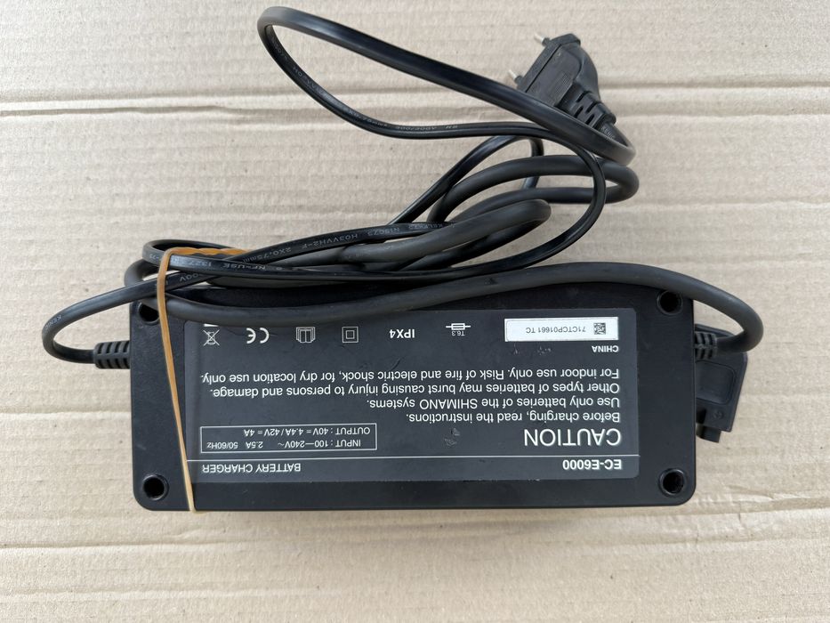 Зарядний пристрій Shimano EC -E6000 4 ампер
